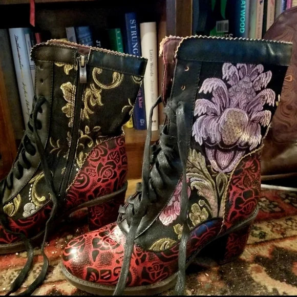 L'Artiste Victorian Boots - Picture 3 of 6